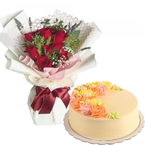 10 Red Roses with Vanilla Message Cake By Max's